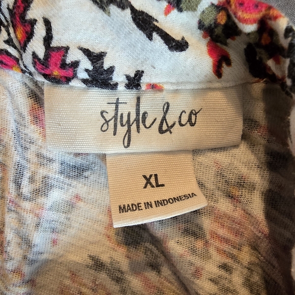 Floral Print Women's Top - Picture 2 of 4